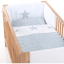 Babybay ® Bambini Biancheria Da Letto Piqué Azzurro Stelle Bianche Con Applicazione Stella 100 X 135 Cm -Bambino Forniture Negozio babybay bambini biancheria da letto pique azzurro stelle bianche con applicazione stella 100 x 135 cm a311662 3