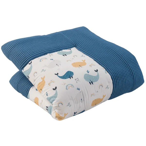 Ullenboom Coperta A Gattoni Waffle Pique Motivo Balene Blu 100x100 Cm 2 Ullenboom Coperta A Gattoni Waffle Pique Motivo Balene Blu 100x100 Cm - immagine 2
